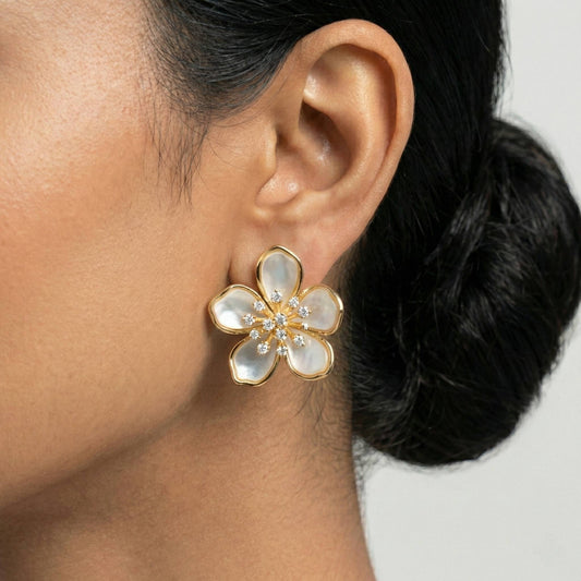 Luxora White Flower