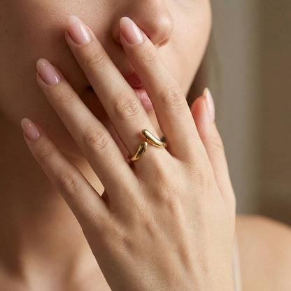 Luxora Sleek and Contemporary Ring