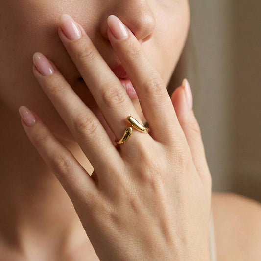 Luxora Sleek and Contemporary Ring