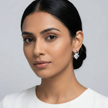 Luxora Oval with Small Diamonds