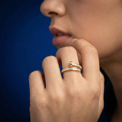 Luxora Modern Wrap-style RIng