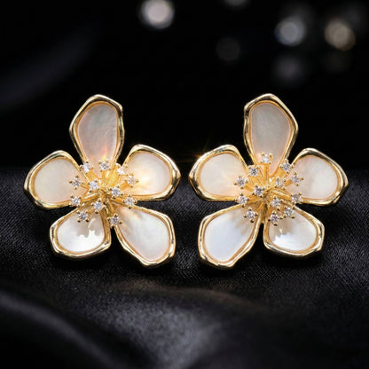 Luxora White Flower