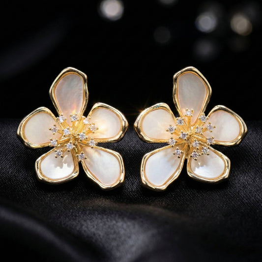 Luxora White Flower