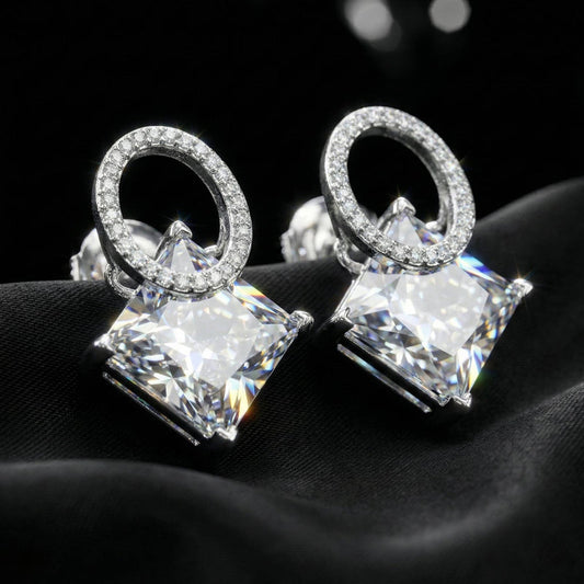 Luxora Oval with Small Diamonds