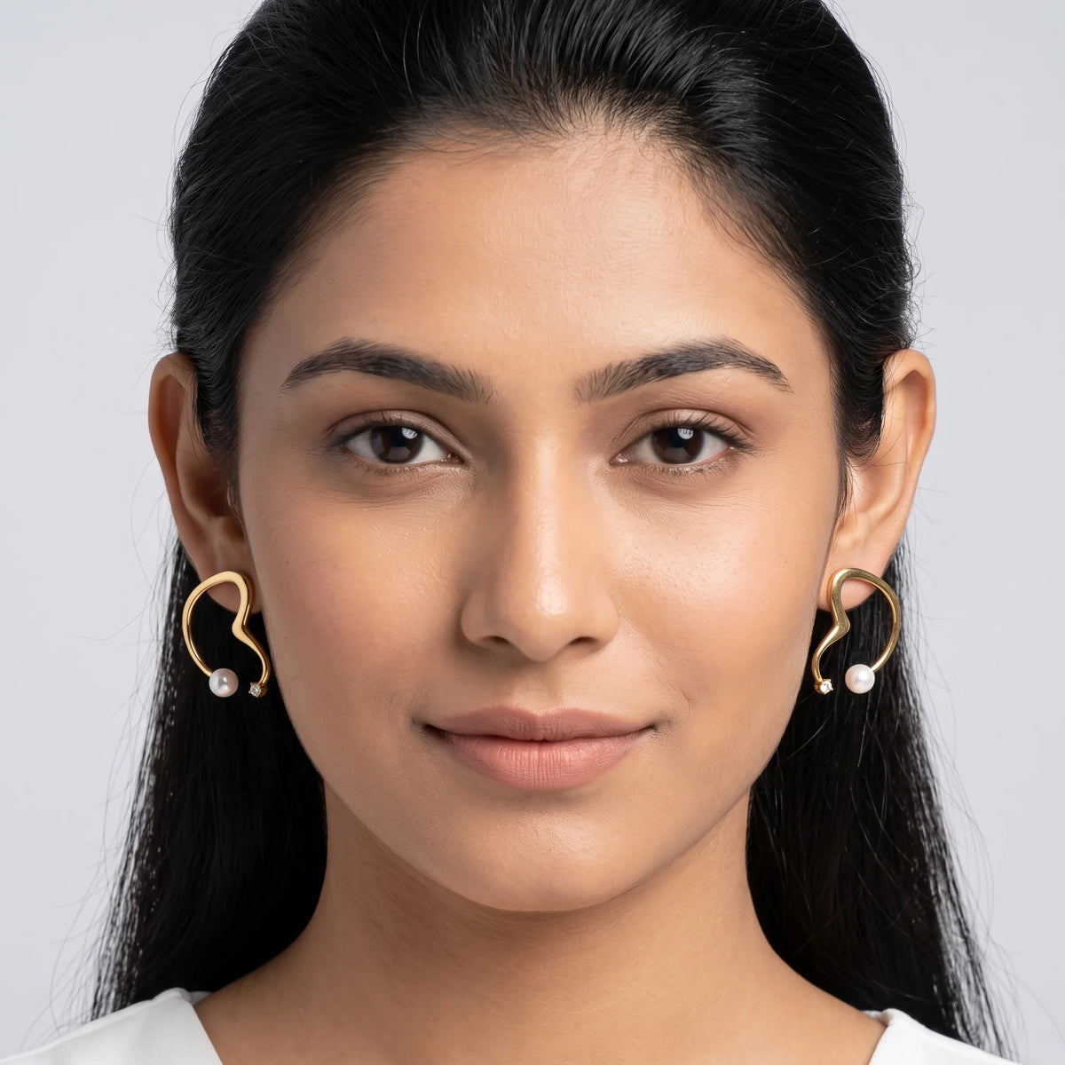 Luxora Pearl & Crystal Sculpted Earrings